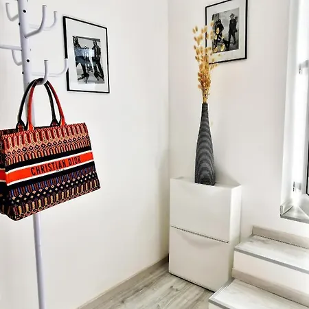 Kalvaria Vendeghaz, Kozvetlenul A Varfal Mellett. Apartment Pecs